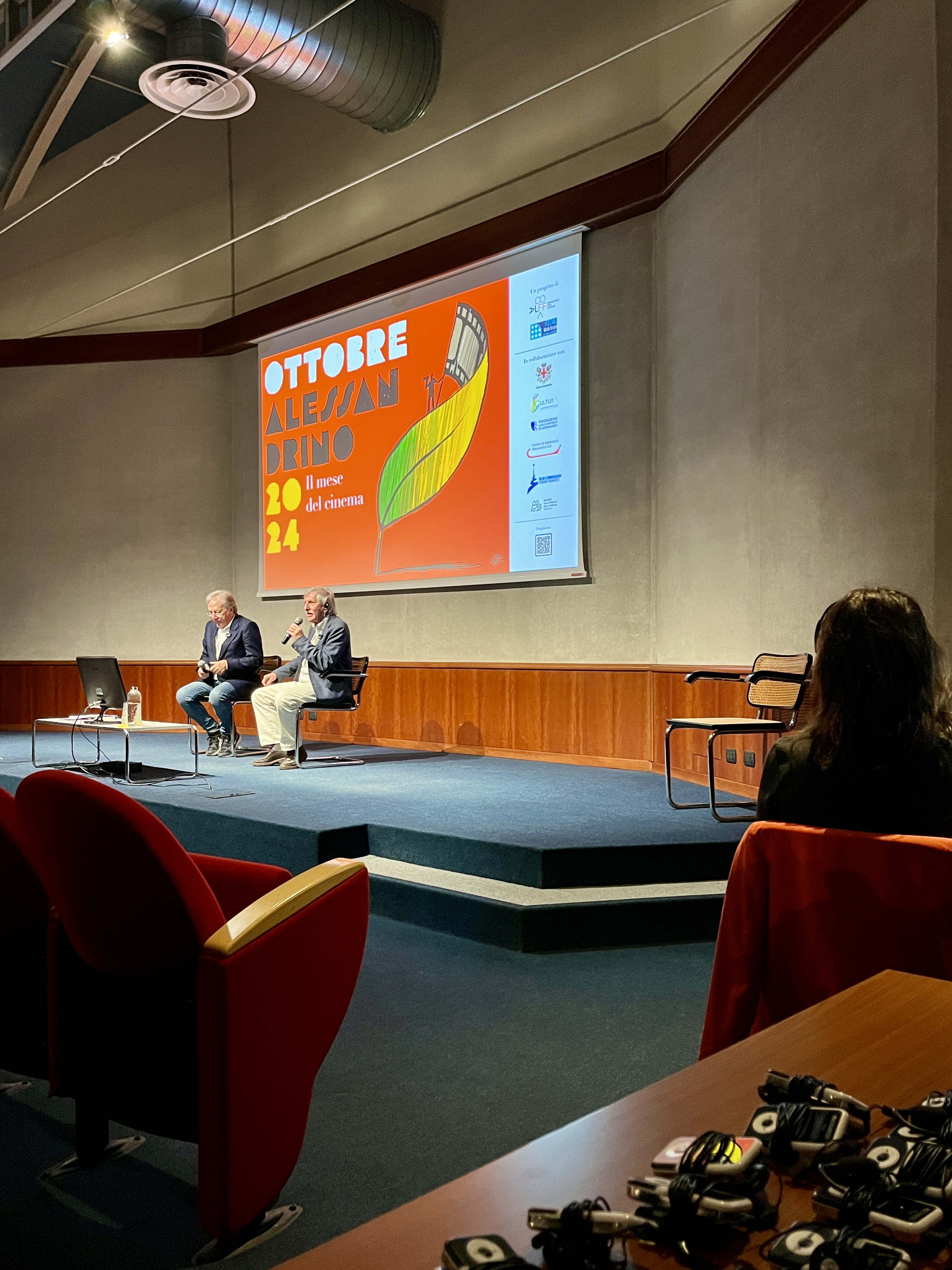 Alquiler de infoport para servicios de traducción e interpretación